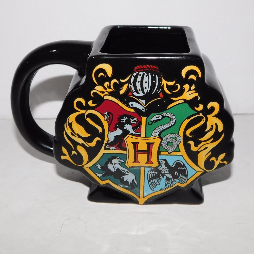 Harry Potter Hogwarts Crest Shaped Ceramic 20 oz mug Coffee Tea